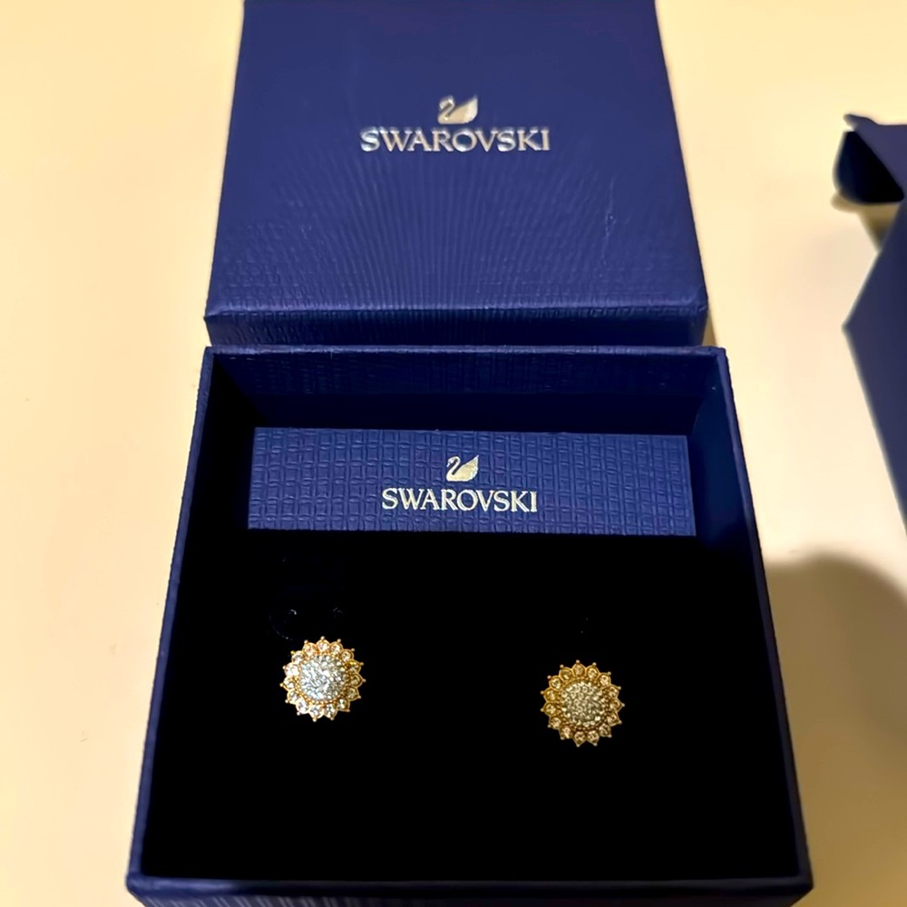 Swarovski Flower studs